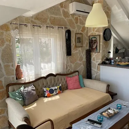 Sara Apartment Postira
